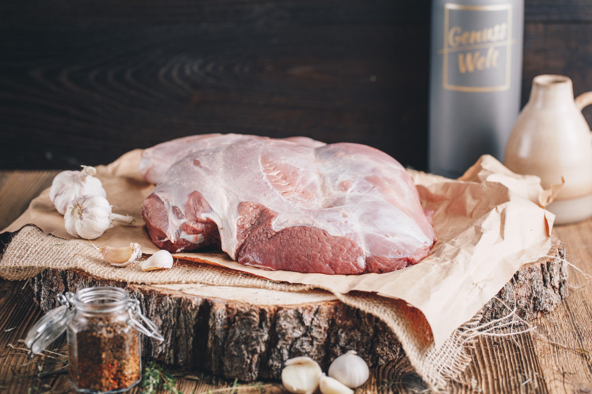 Ager Tirol Hirschfleisch Hirschkalbskeule 3 kg roh auf Brett